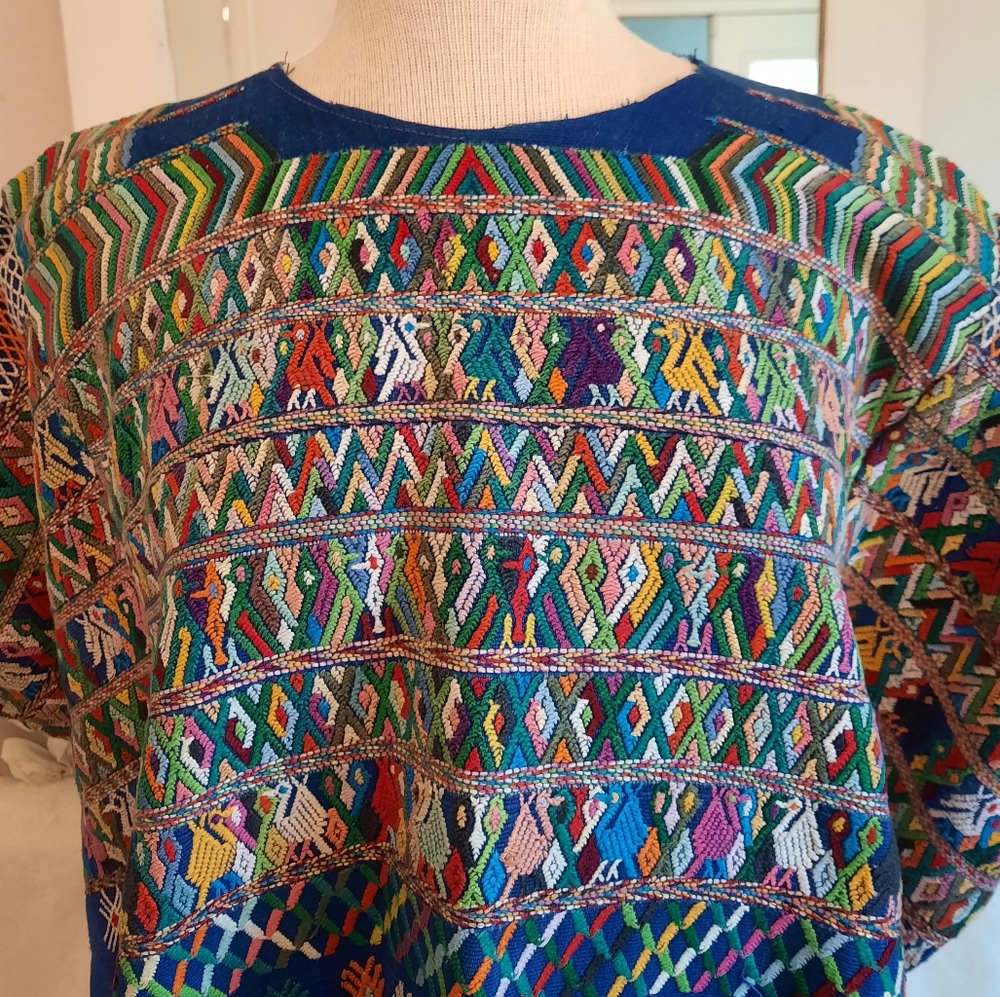 Guatemalan High Quality Loom Woven Traditional Huipil - Picture 2 of 12